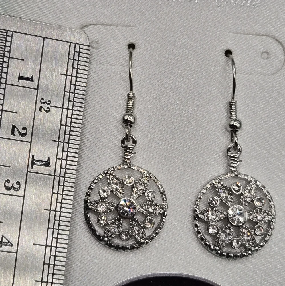 Vintage Style Earrings Made w Swarovski Crystals Silver Overlay - Picture 6 of 10